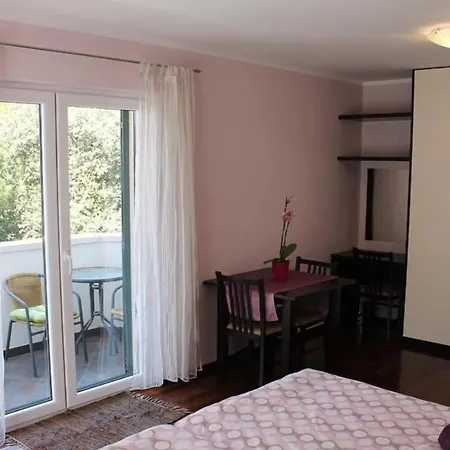 Apartman Logos - Comfort Studio With Terrace And Garden View Cavtat